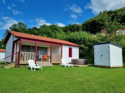 Photo Chalet de 2 chambres avec spa et piscine près des thermes de Cambo-les-Bains