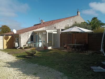 Photo Charmante maison rénovée avec véranda, terrasse et jardin pour les curistes de ...